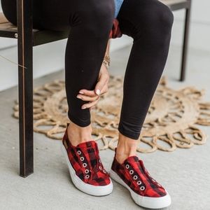 NWOT Blowfish Play Red Buffalo sz. 4 & 5 Youth